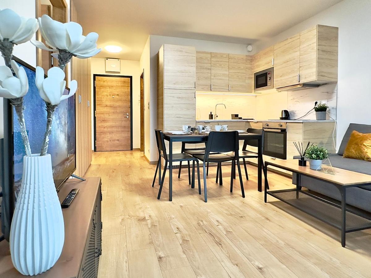 Yarn - Brand New - Free Parking - Balcony With City View - Central Shopping Mall Братислава Екстериор снимка