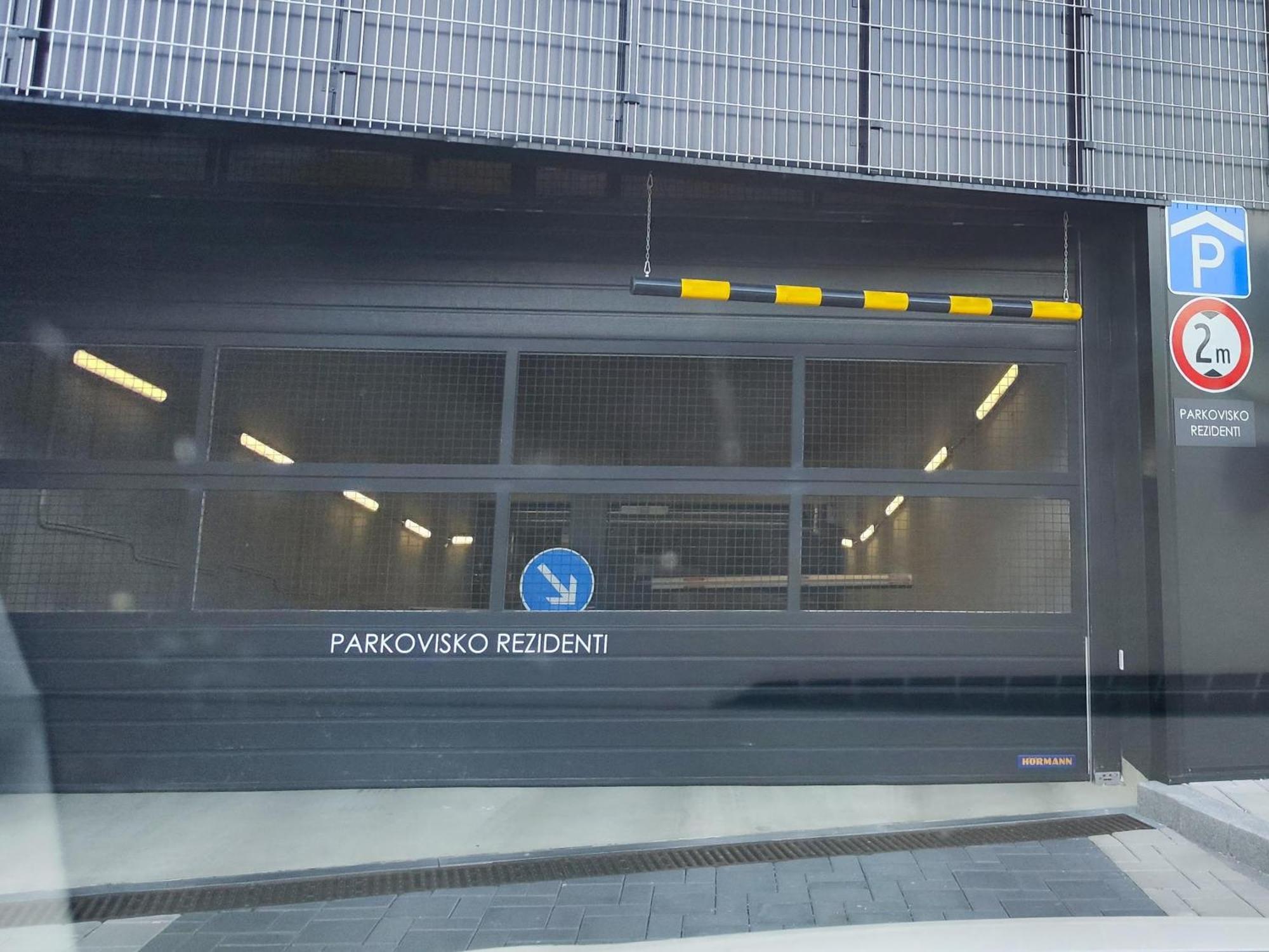Yarn - Brand New - Free Parking - Balcony With City View - Central Shopping Mall Братислава Екстериор снимка
